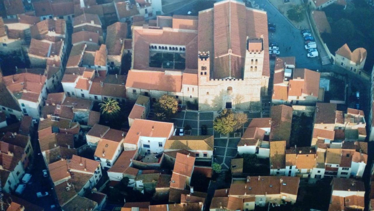 Maison Au Pied De La Cathedrale Эльн Экстерьер фото